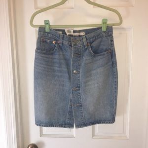 💎NWT Levi’s Mom Denim skirt, 28” waist, size 6